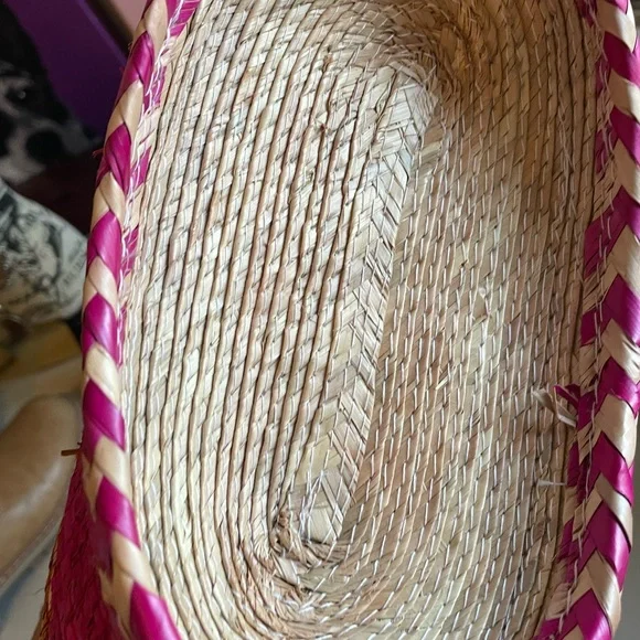 Straw Market Handmade Multicolored Mexican palm leaf Tote in gently used cond - Picture 2 of 7